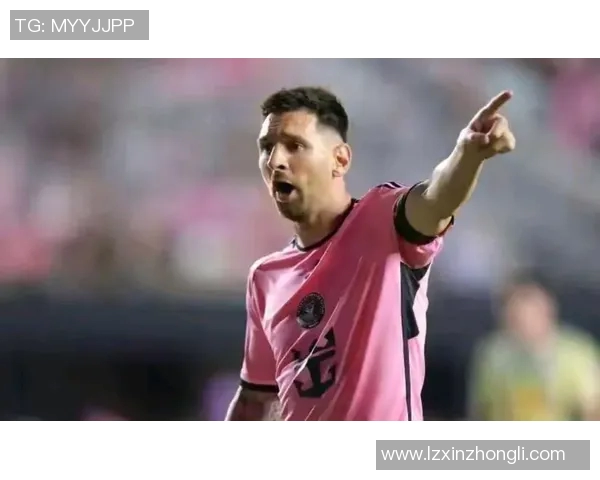 粉色鞋子点亮绿茵场足球明星的时尚与实力完美结合